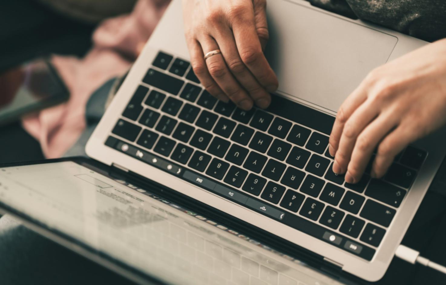 Espace de travail moderne pour l'analyse financière